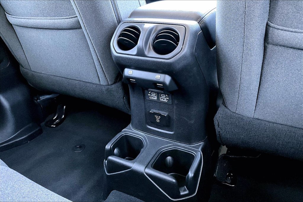 Used 2026 Jeep Wrangler Unlimited Sahara AWD/4WD image 17