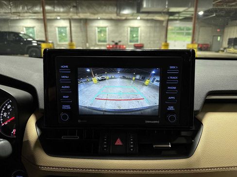 Used 2020 Toyota RAV4 XLE Premium AWD/4WD image 25