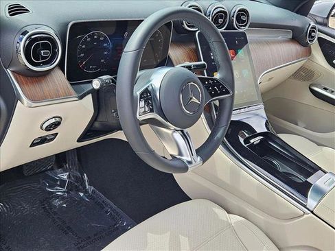 Used 2026 Mercedes-Benz GLC 300 image 10