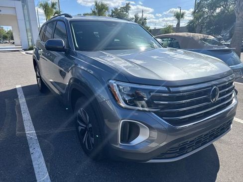 Used 2025 Volkswagen Atlas SE image 1