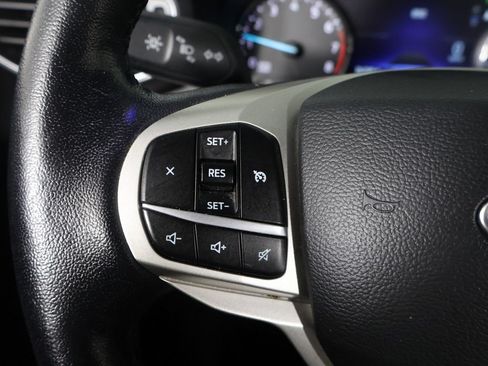 Used 2021 Ford Explorer XLT w/ Equipment Group 202A AWD/4WD image 40
