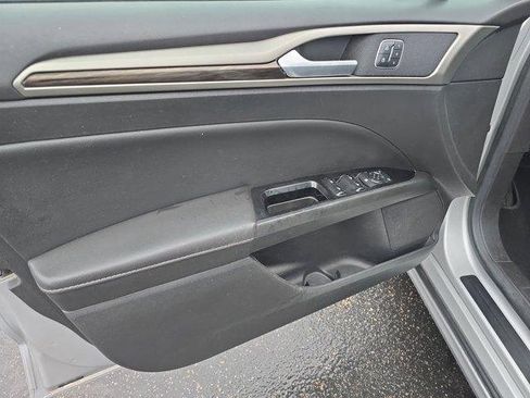 Used 2014 Ford Fusion SE w/ Equipment Group 202A image 16