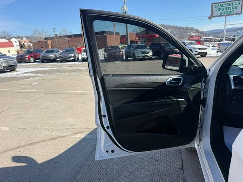 Used 2015 Jeep Grand Cherokee Altitude image 14