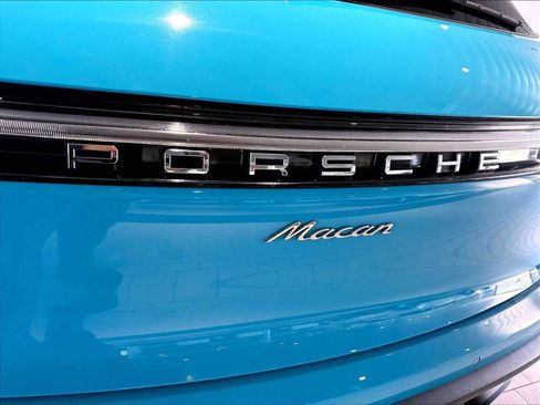 Used 2023 Porsche Macan AWD/4WD image 37