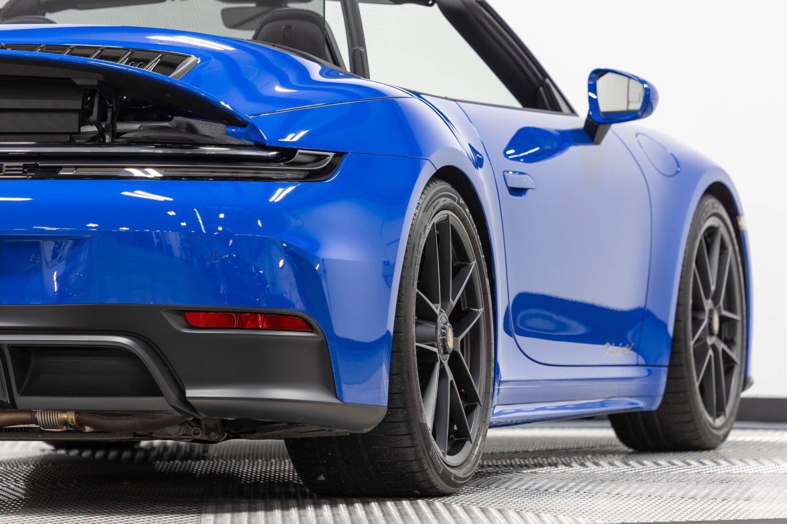 Used 2026 Porsche 911 Carrera 4 GTS AWD/4WD image 30