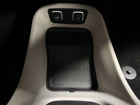 Used 2018 Chrysler Pacifica Touring-L FWD image 30