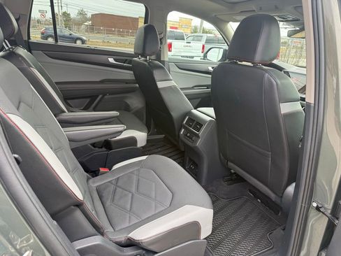 Used 2024 Volkswagen Atlas Peak Edition SE image 26