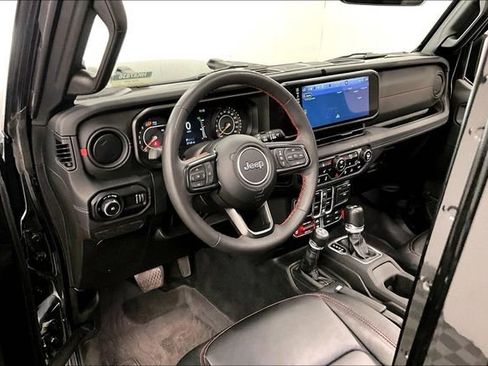 Used 2024 Jeep Wrangler Unlimited Rubicon AWD/4WD image 15