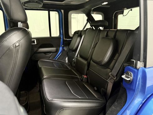 Used 2022 Jeep Wrangler Unlimited Sahara w/ Cold Weather Group AWD/4WD image 14