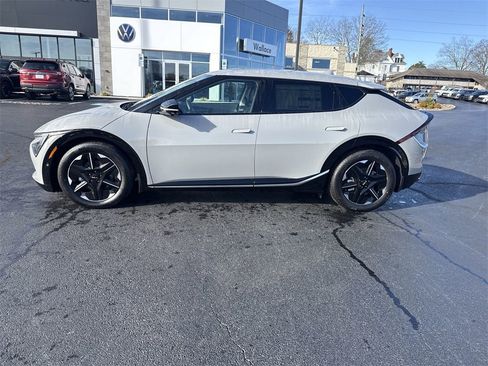 New 2025 Kia EV6 Wind image 3