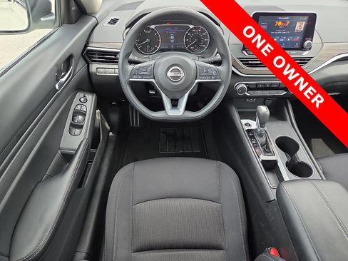 Used 2025 Nissan Altima 2.5 SV FWD image 11