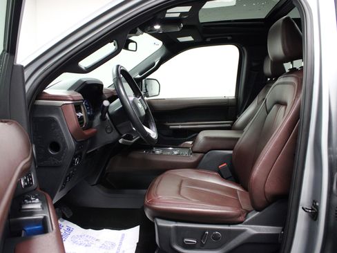 Used 2024 Ford Expedition Limited image 12