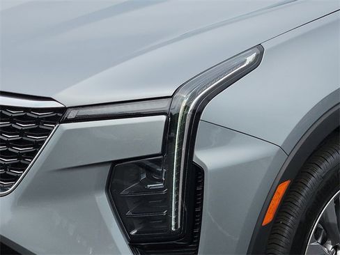 Used 2024 Cadillac XT4 Premium Luxury image 11