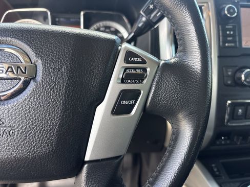 Used 2019 Nissan Titan SV w/ SV Convenience Package image 29