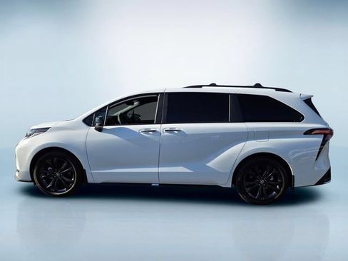Used 2026 Toyota Sienna XSE FWD image 7
