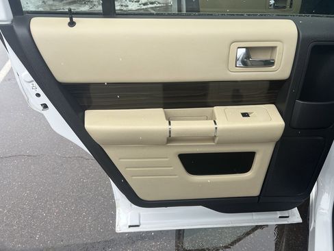 Used 2019 Ford Flex SEL image 28