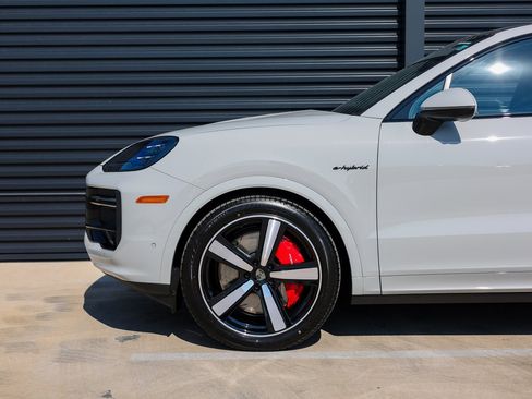New 2025 Porsche Cayenne Turbo image 11