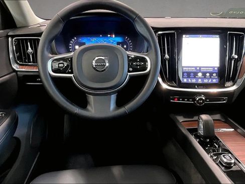 Used 2025 Volvo V60 B5 Cross Country Plus AWD/4WD image 9