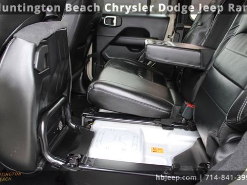 Used 2022 Jeep Wrangler Unlimited Sahara image 44