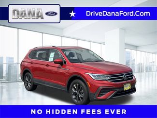 Used 2022 Volkswagen Tiguan SE w/ Panoramic Sunroof Package image 1