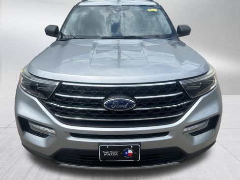 Used 2020 Ford Explorer XLT w/ Equipment Group 202A RWD image 2