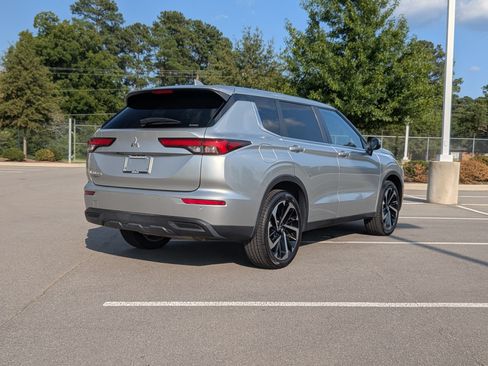 Used 2022 Mitsubishi Outlander ES AWD/4WD image 4