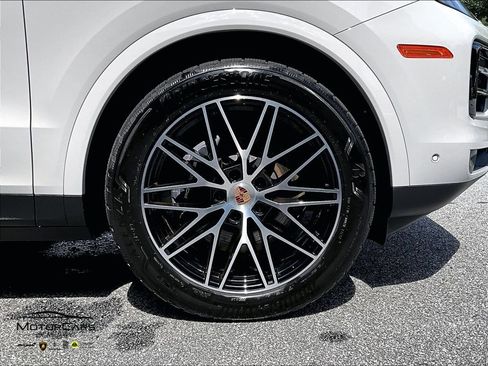 Used 2026 Porsche Cayenne AWD/4WD image 32