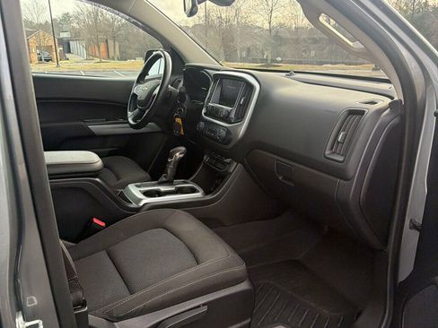 Used 2022 Chevrolet Colorado LT w/ LT Convenience Package image 11