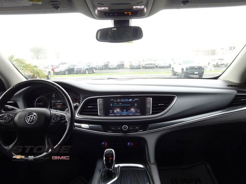 Used 2018 Buick Enclave Essence image 24