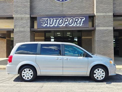 Used 2015 Dodge Grand Caravan SE w/ Quick Order Package 29E SE FWD image 4