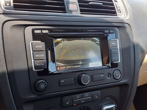 Used 2015 Volkswagen Jetta SE FWD image 8
