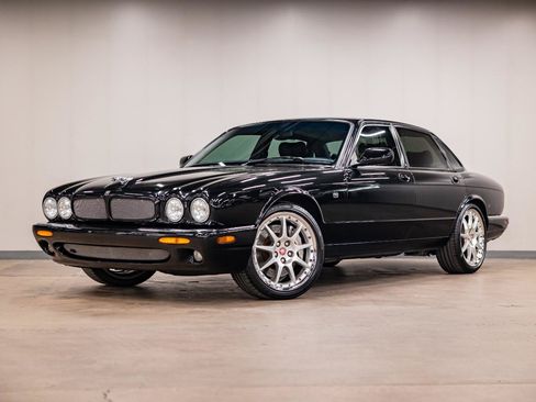 Used 2002 Jaguar XJ8 RWD image 19