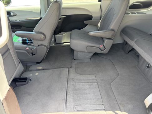 Used 2021 Chrysler Voyager LX image 23