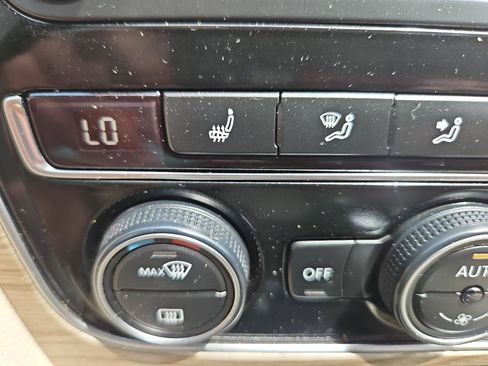 Used 2017 Volkswagen Passat 1.8T SE FWD image 35