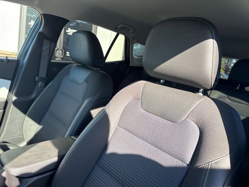 Used 2025 Chevrolet Trax LT image 3