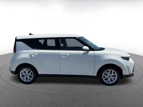 Used 2025 Kia Soul LX w/ LX Technology Package FWD image 16
