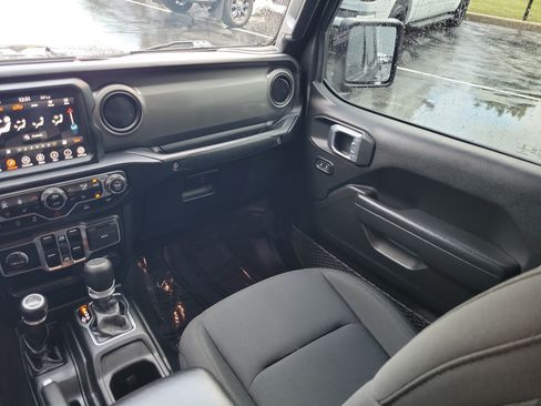 Used 2022 Jeep Gladiator Sport AWD/4WD image 14