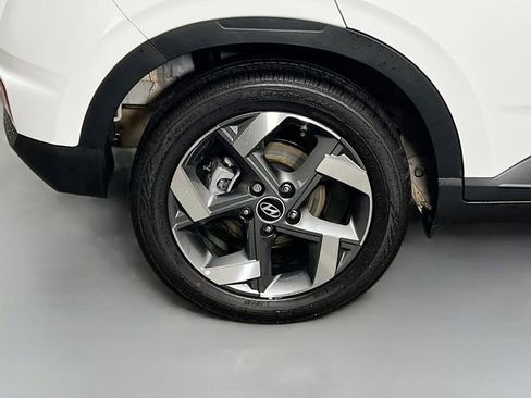 Used 2025 Hyundai Venue SEL image 35