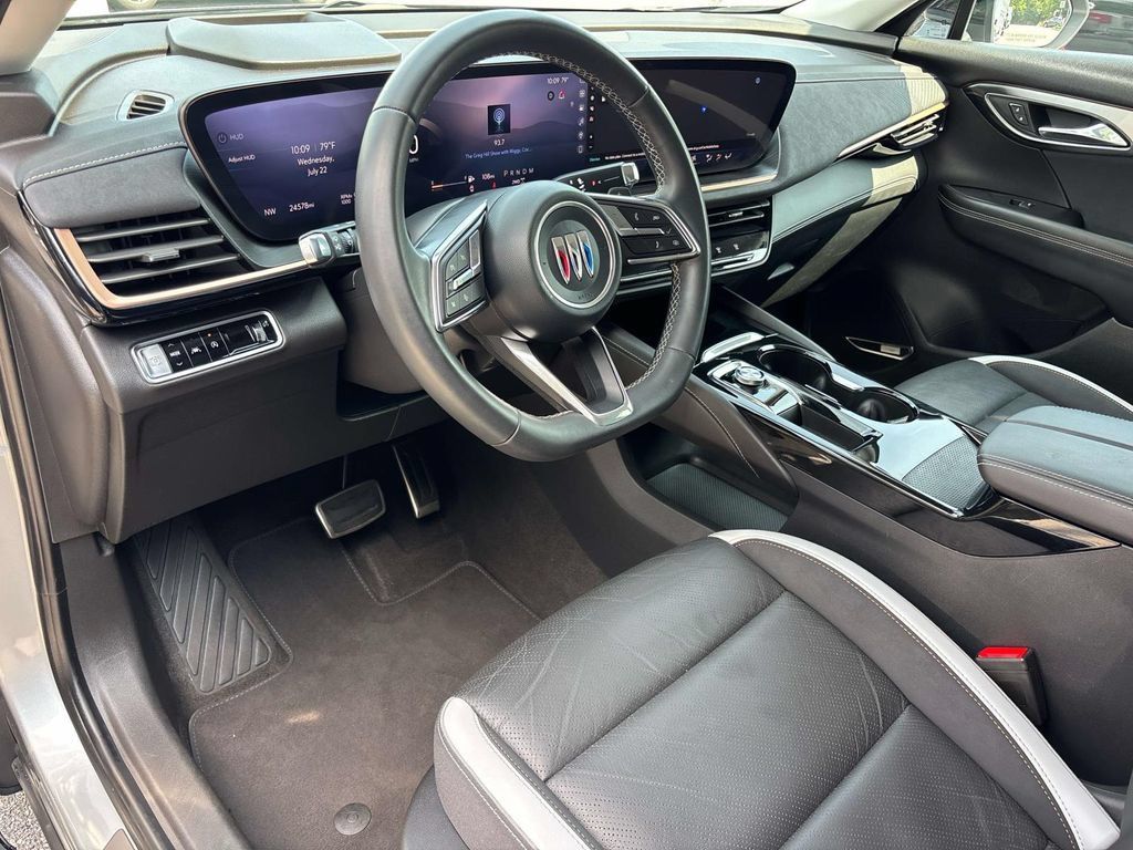 Used 2025 Buick Envision Sport Touring AWD/4WD image 13