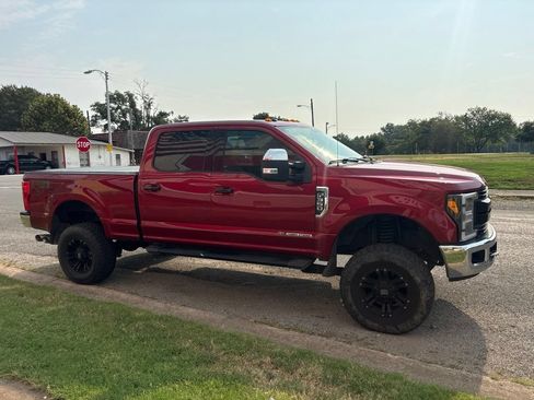 Used 2017 Ford F350 XLT w/ XLT Premium Package AWD/4WD image 8