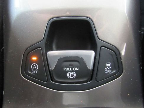 Used 2019 Jeep Renegade Limited image 50