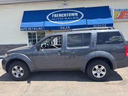 Used 2011 Nissan Pathfinder S AWD/4WD image 2