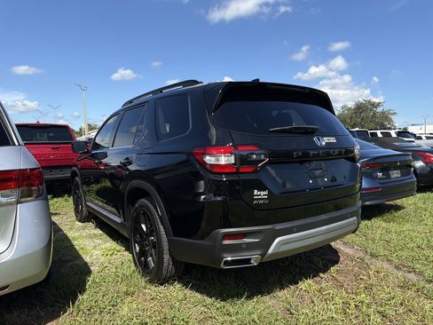 Used 2025 Honda Pilot Touring image 6