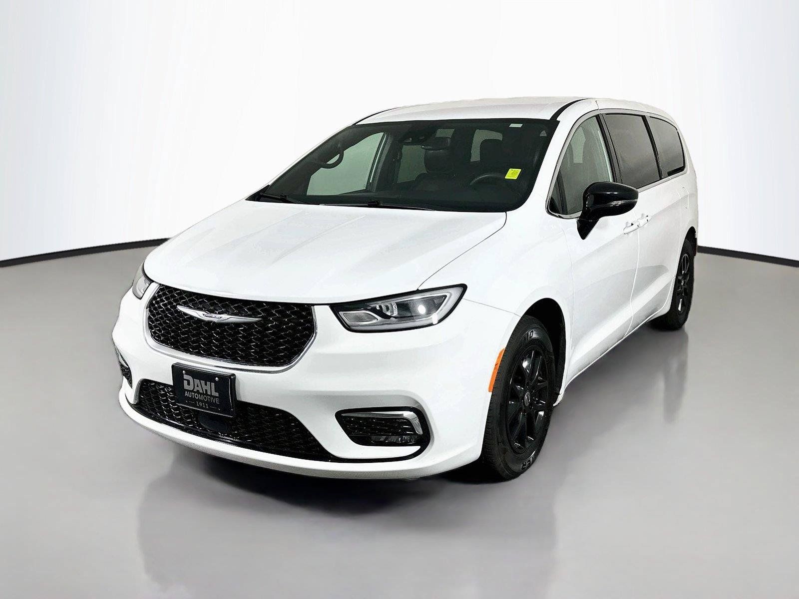Used 2025 Chrysler Pacifica Select FWD image 4