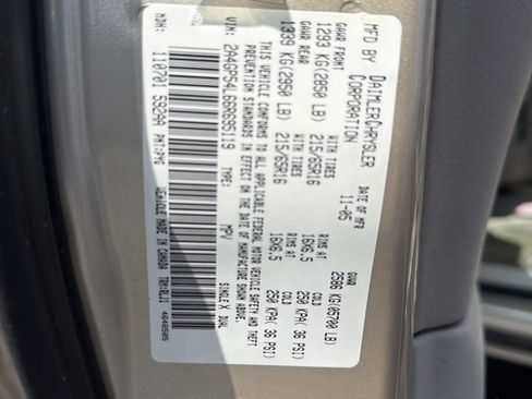 Used 2006 Chrysler Town & Country Touring image 13