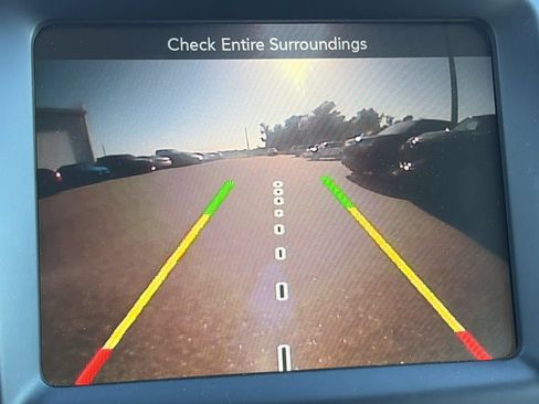 Used 2017 Jeep Cherokee Overland w/ Technology Group FWD image 21