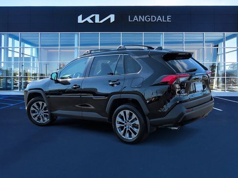 Used 2023 Toyota RAV4 XLE Premium image 9