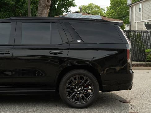 Used 2024 Cadillac Escalade V w/ LPO, ONYX Package AWD/4WD image 37