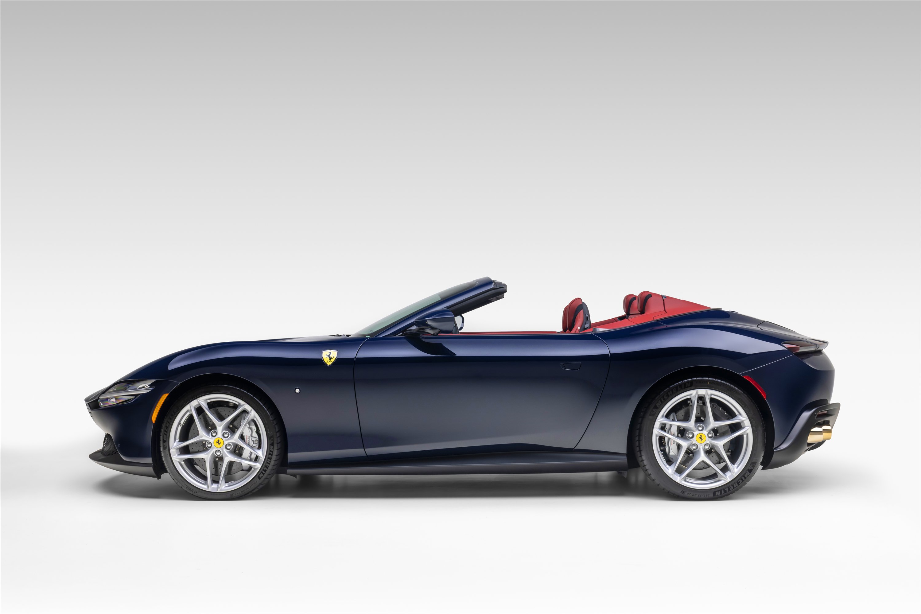 Certified 2024 Ferrari Roma Spider RWD image 7