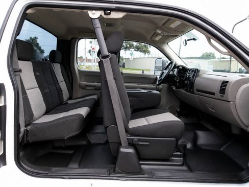 Used 2009 Chevrolet Silverado 2500 W/T AWD/4WD image 12